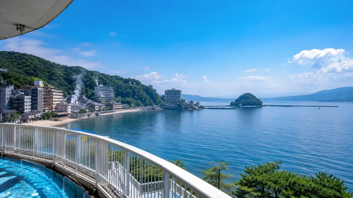 青森県浅虫水族館のテラスから眺める陸奥湾と浅虫温泉街の風景