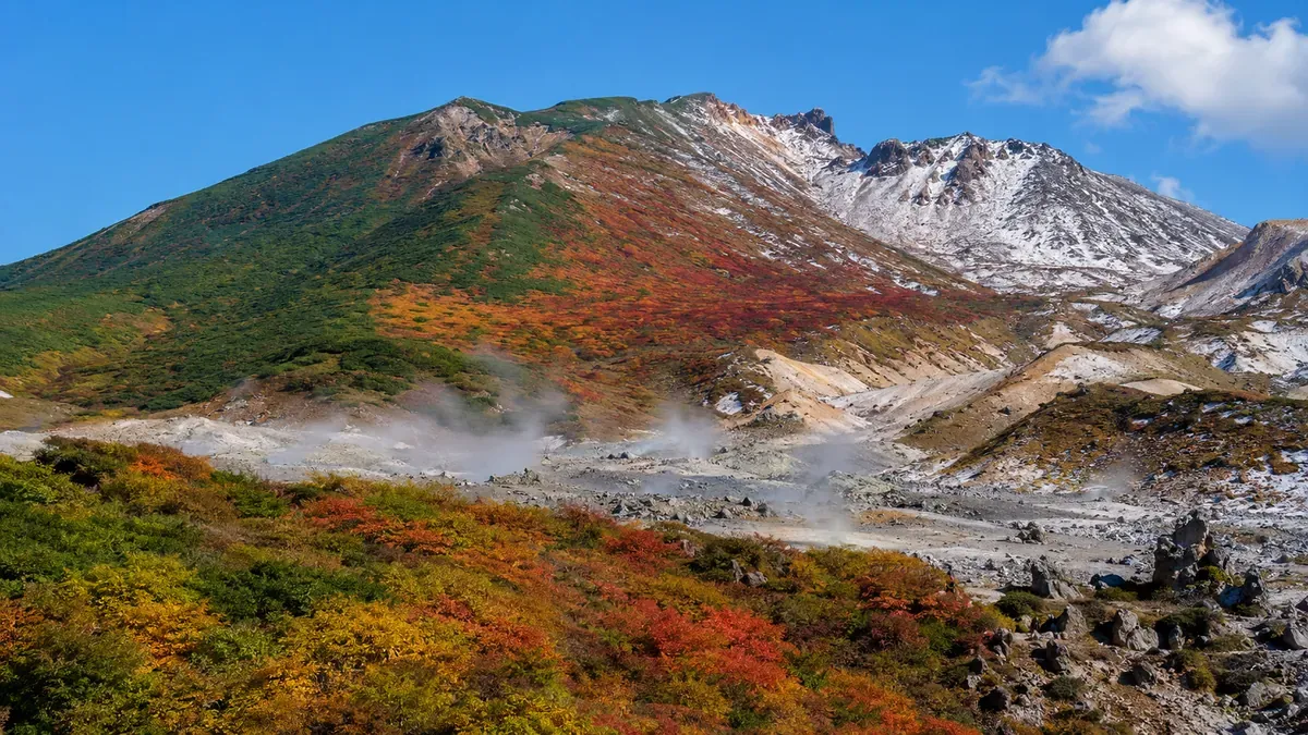 青森県恐山、夏の宇曽利山湖と地獄めぐりの風景